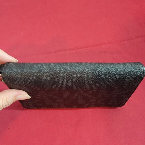 Michael Kors Jet Set Black Signature Monogram Print Zip Around Wallet/Wristlet - Picture 7 of 16